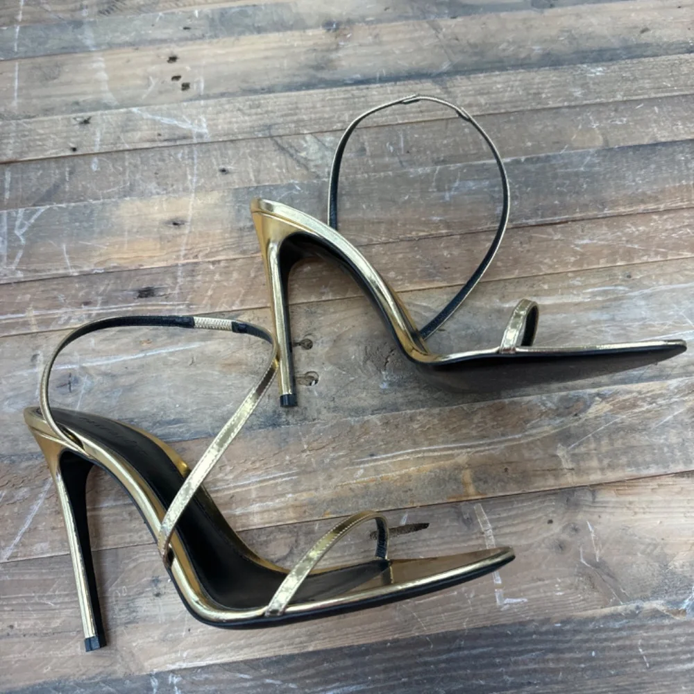 Pumps - Picture 2 of 2
